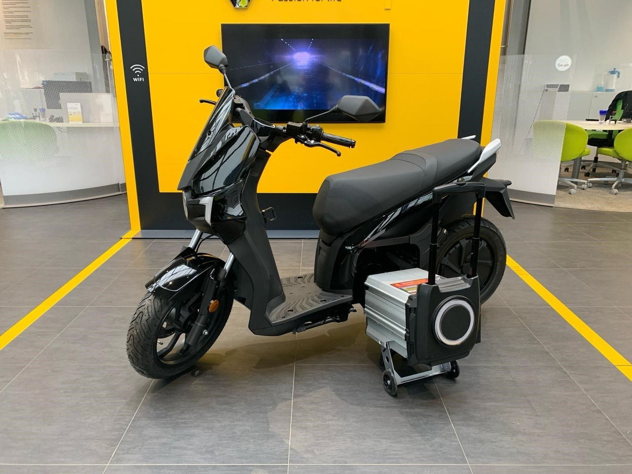 Silence S01 L1e Connected 45km/h (5,6 kWh) ELEKTROROLLER - Motocicleta: foto 2 Silence S01 L1e Connected 45km/h (5,6 kWh) ELEKTROROLLER - Motocicleta: foto 2