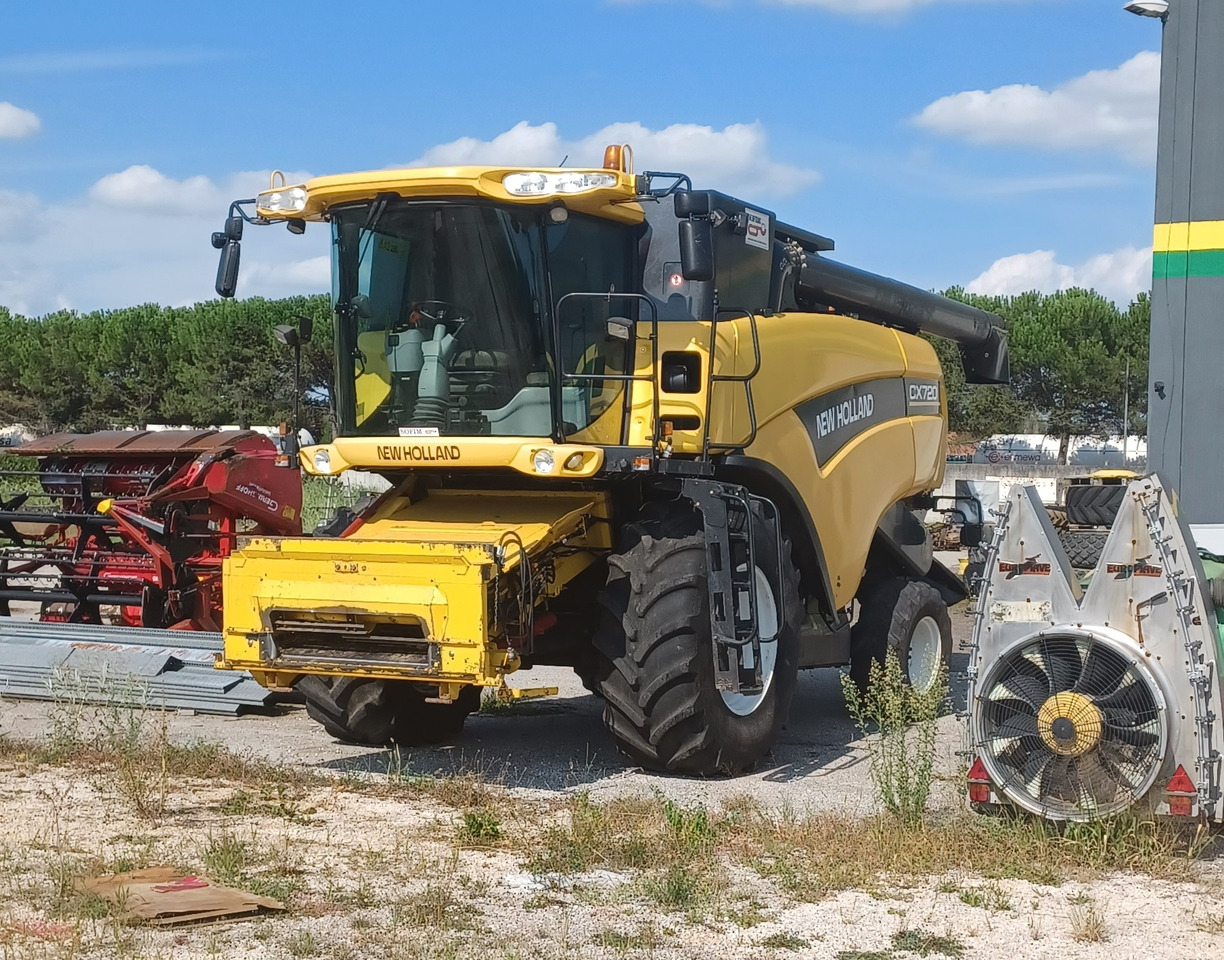 NEW HOLLAND MIETITREBBIA CX 720 - Cosechadora de granos: foto 2 NEW HOLLAND MIETITREBBIA CX 720 - Cosechadora de granos: foto 2