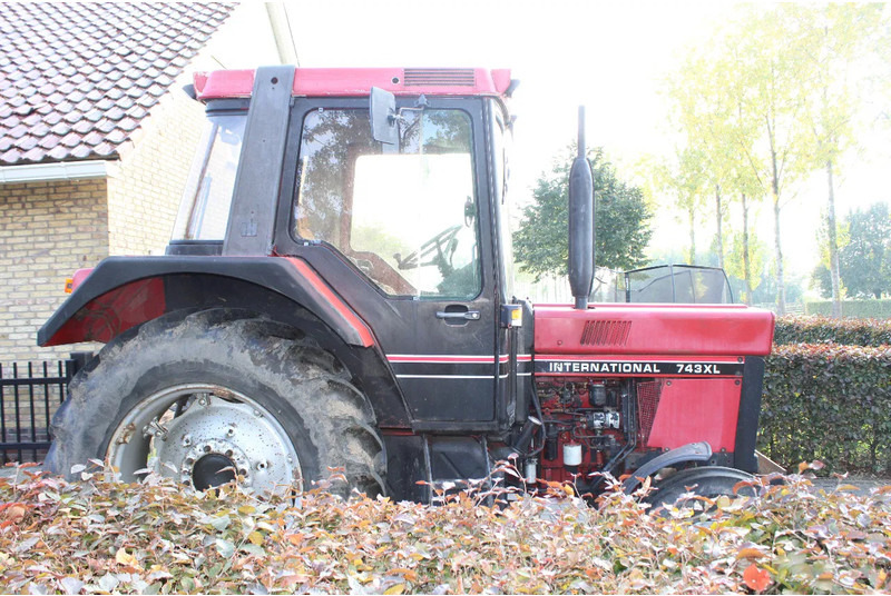 International 743XL - Tractor: foto 2 International 743XL - Tractor: foto 2