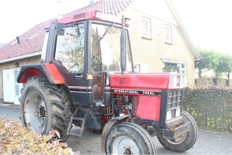 International 743XL - Tractor: foto 1 International 743XL - Tractor: foto 1