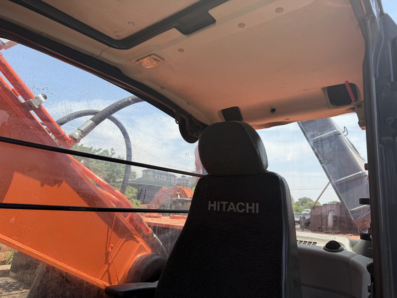 HITACHI 350-5g - Excavadora de ruedas: foto 5 HITACHI 350-5g - Excavadora de ruedas: foto 5