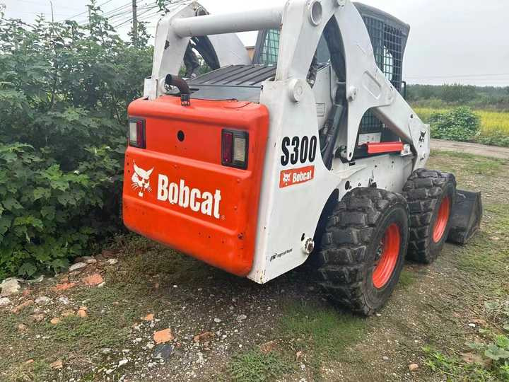 Second Hand BOBCAT S300 Skid-steer Loader with Very Good Performance Is for Sale at a Low Price - Minicargadora: foto 5 Second Hand BOBCAT S300 Skid-steer Loader with Very Good Performance Is for Sale at a Low Price - Minicargadora: foto 5
