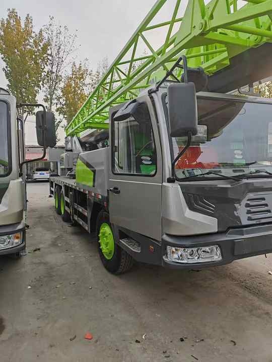 Second Hand ZOOMLION 25 Ton ZTC250V531 30 Ton ZTC300V532 70 Ton ZTC700H6 Hydraulmic Mobile Truck Crane on Sale - Autogrúa: foto 3 Second Hand ZOOMLION 25 Ton ZTC250V531 30 Ton ZTC300V532 70 Ton ZTC700H6 Hydraulmic Mobile Truck Crane on Sale - Autogrúa: foto 3