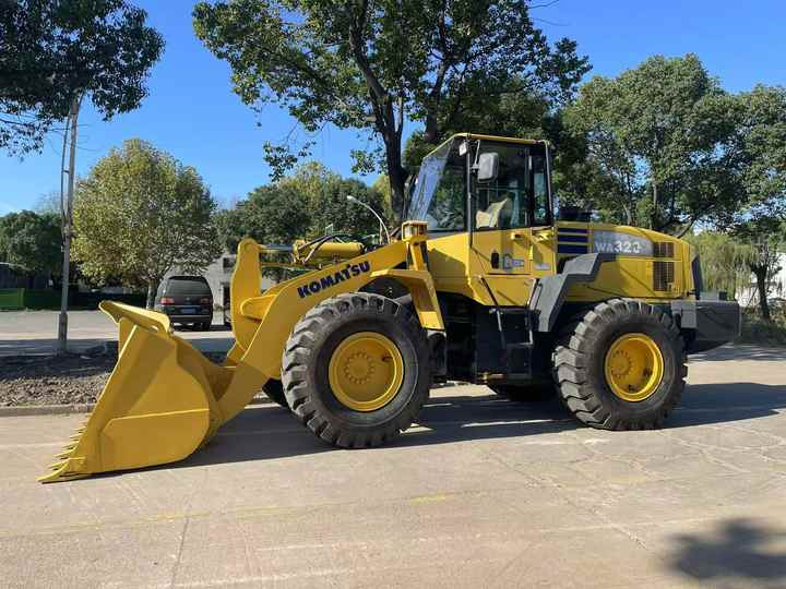 Used komatsu Wa320-5 Wheel Loader Second Hand Machine Popular Brand komatsu Hydraulic Machinery - Cargadora de ruedas: foto 2 Used komatsu Wa320-5 Wheel Loader Second Hand Machine Popular Brand komatsu Hydraulic Machinery - Cargadora de ruedas: foto 2
