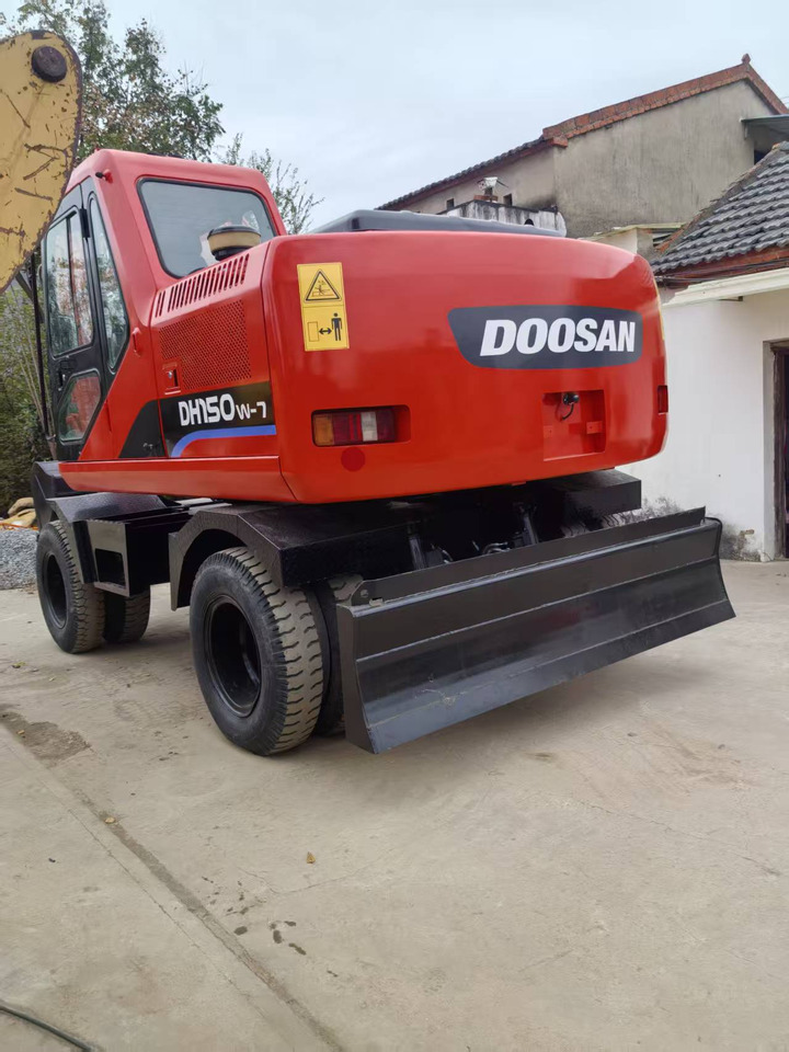 Doosan Used DH150W-7 wheeled excavator for sale at a low price. - Excavadora de ruedas: foto 2 Doosan Used DH150W-7 wheeled excavator for sale at a low price. - Excavadora de ruedas: foto 2