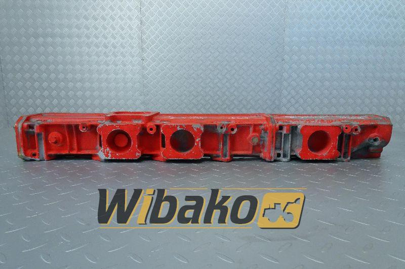 Intake manifold for engine Deutz BF6M1013 04205666R2 - Colector de admisión para Maquinaria de construcción: foto 1 Intake manifold for engine Deutz BF6M1013 04205666R2 - Colector de admisión para Maquinaria de construcción: foto 1