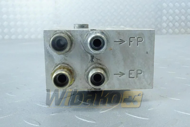 Liebherr 9885358 - Filtro de combustible para Maquinaria de construcción: foto 1 Liebherr 9885358 - Filtro de combustible para Maquinaria de construcción: foto 1