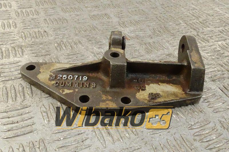 Wspornik alternatora for engine Cummins NT250 3250719 - Alternador para Maquinaria de construcción: foto 1 Wspornik alternatora for engine Cummins NT250 3250719 - Alternador para Maquinaria de construcción: foto 1