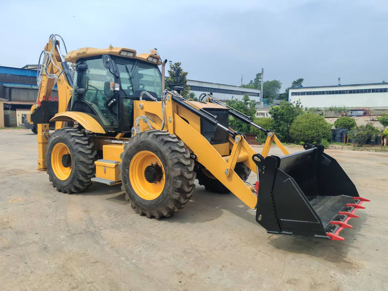 CATERPILLAR 4CX - Excavadora de ruedas: foto 1 CATERPILLAR 4CX - Excavadora de ruedas: foto 1