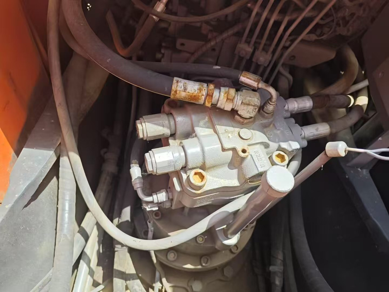 Excavadora de cadenas HITACHI ZX160: foto 8