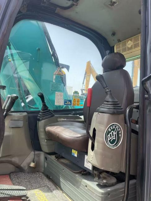 Excavadora de cadenas KOBELCO 135SR: foto 6
