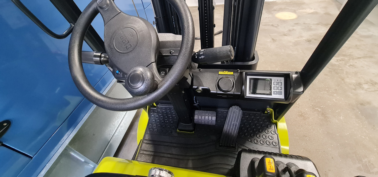 CLARK GTX 20 S - Carretilla elevadora eléctrica: foto 2 CLARK GTX 20 S - Carretilla elevadora eléctrica: foto 2