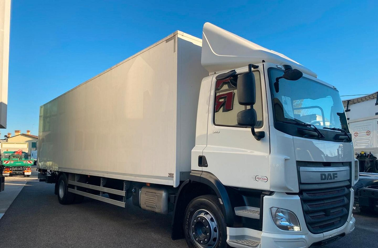 DAF 310 FA 2016 CASSONE E SPONDA EURO 6 - Camión caja cerrada: foto 3 DAF 310 FA 2016 CASSONE E SPONDA EURO 6 - Camión caja cerrada: foto 3