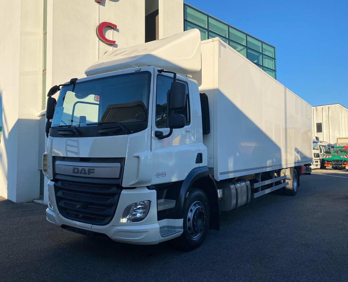 DAF 310 FA - Camión caja cerrada: foto 1 DAF 310 FA - Camión caja cerrada: foto 1