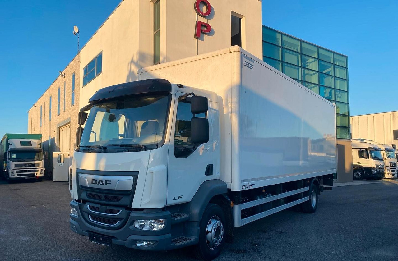 DAF LF 260 FA 2021 CASSONE E SPONDA CARICATRICE - Camión caja cerrada: foto 1 DAF LF 260 FA 2021 CASSONE E SPONDA CARICATRICE - Camión caja cerrada: foto 1