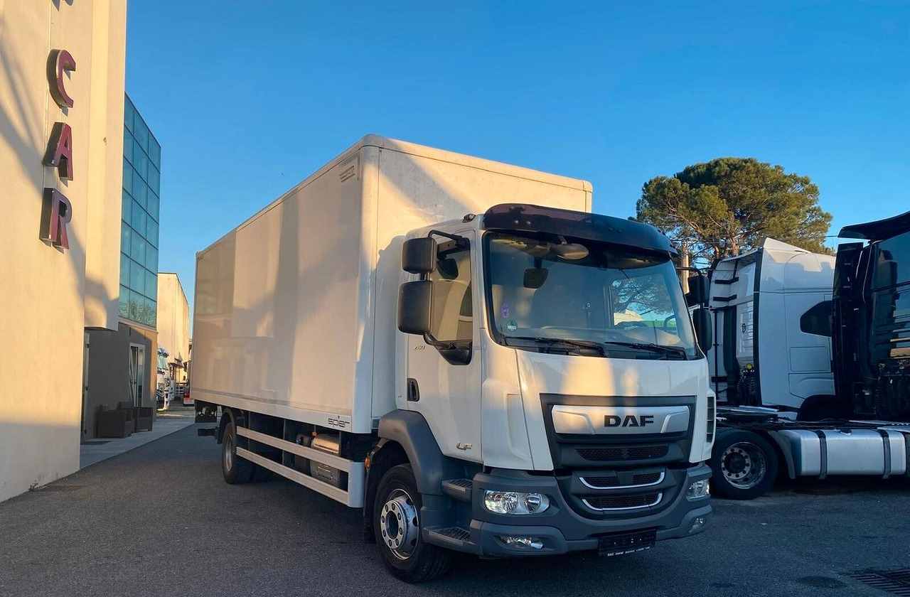 DAF LF 260 FA 2021 CASSONE E SPONDA CARICATRICE - Camión caja cerrada: foto 2 DAF LF 260 FA 2021 CASSONE E SPONDA CARICATRICE - Camión caja cerrada: foto 2