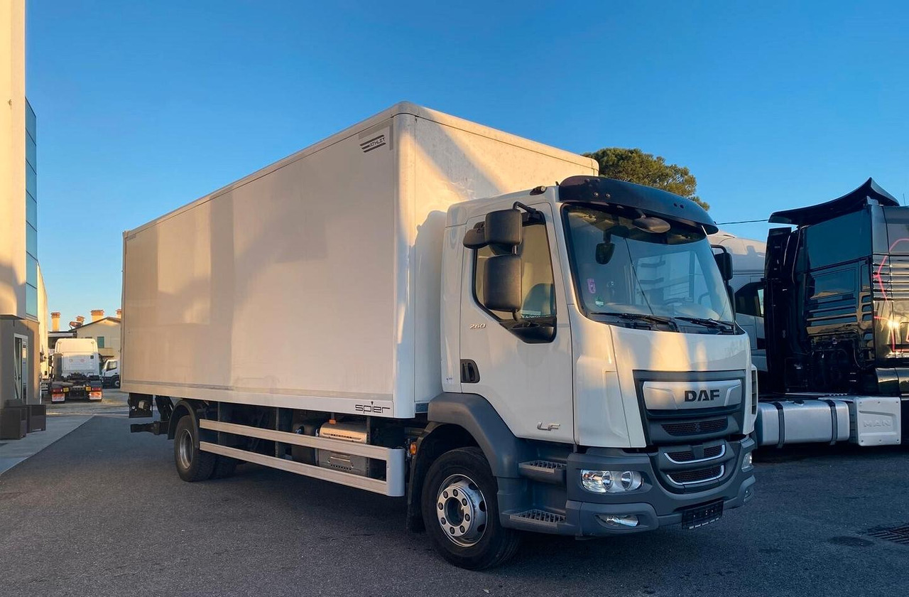 DAF LF 260 FA 2021 CASSONE E SPONDA CARICATRICE - Camión caja cerrada: foto 3 DAF LF 260 FA 2021 CASSONE E SPONDA CARICATRICE - Camión caja cerrada: foto 3