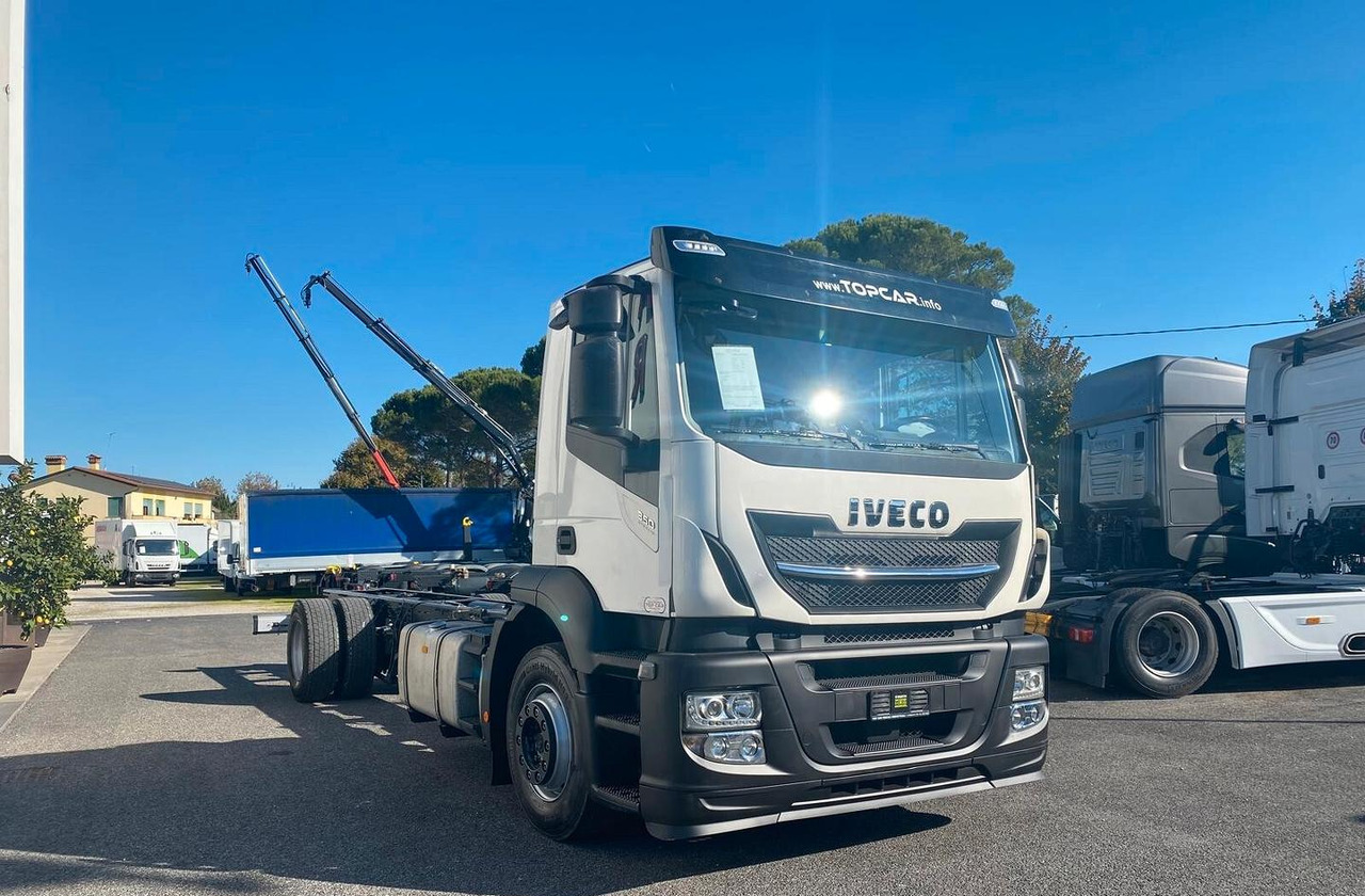 IVECO AD190S36 MOTRICE 2 ASSI TELAIO 2017 - Camión chasis: foto 3 IVECO AD190S36 MOTRICE 2 ASSI TELAIO 2017 - Camión chasis: foto 3