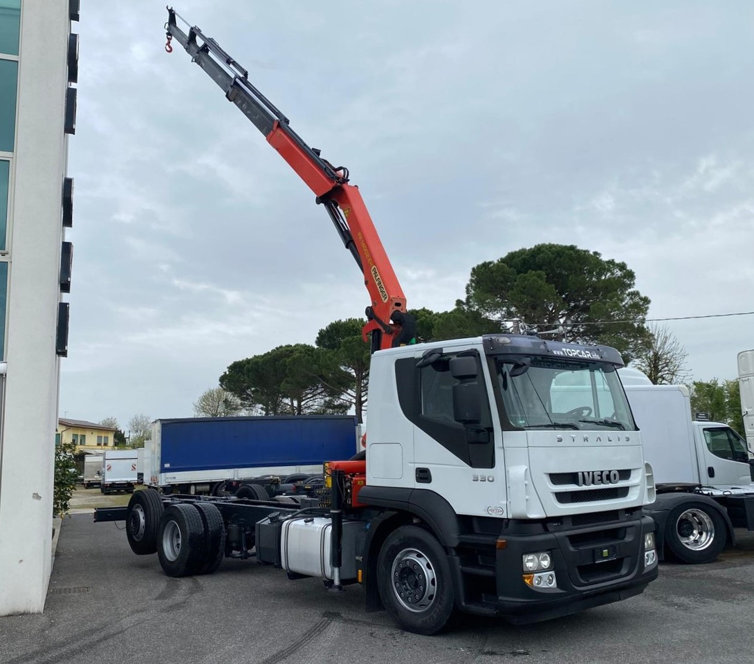 IVECO AT260S33 - Camión grúa: foto 2 IVECO AT260S33 - Camión grúa: foto 2