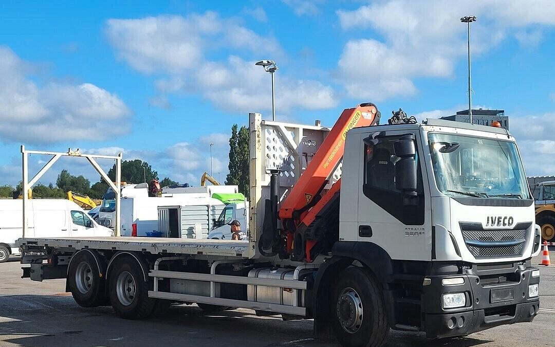 IVECO STRALIS 360 CASSONE FISSO E GRU PALFINGER - Camión caja abierta, Camión grúa: foto 2 IVECO STRALIS 360 CASSONE FISSO E GRU PALFINGER - Camión caja abierta, Camión grúa: foto 2