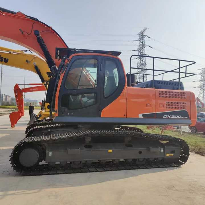 Korea Made Doosan Digger Dx300lc Doosan Used Machinery Excavator , Doosan Dx220 Dx300 Dx200 - Excavadora de cadenas: foto 1 Korea Made Doosan Digger Dx300lc Doosan Used Machinery Excavator , Doosan Dx220 Dx300 Dx200 - Excavadora de cadenas: foto 1