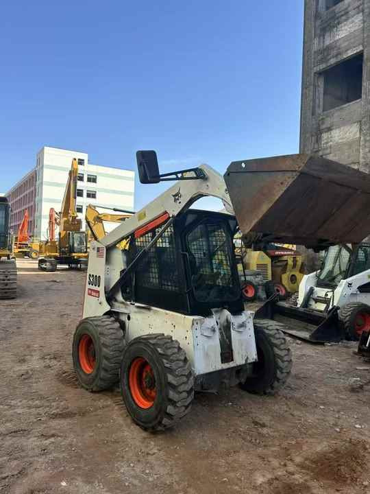 Second Hand BOBCAT S300 Skid-steer Loader with Very Good Performance Is for Sale at a Low Price - Minicargadora: foto 4 Second Hand BOBCAT S300 Skid-steer Loader with Very Good Performance Is for Sale at a Low Price - Minicargadora: foto 4