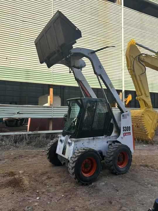 Second Hand BOBCAT S300 Skid-steer Loader with Very Good Performance Is for Sale at a Low Price - Minicargadora: foto 5 Second Hand BOBCAT S300 Skid-steer Loader with Very Good Performance Is for Sale at a Low Price - Minicargadora: foto 5