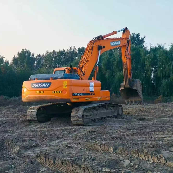 Used Doosan Dx300 2014 Model Excavator Second Hand Machine Popular Brand Korean Doosan Hydraulic Machinery - Excavadora de cadenas: foto 1 Used Doosan Dx300 2014 Model Excavator Second Hand Machine Popular Brand Korean Doosan Hydraulic Machinery - Excavadora de cadenas: foto 1