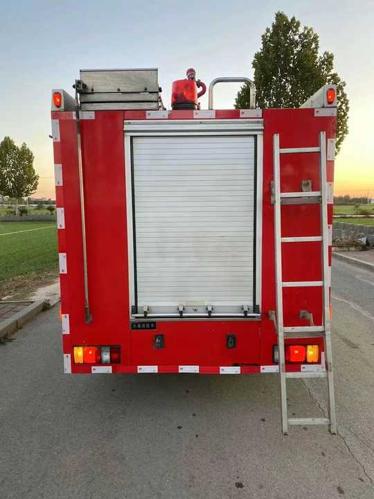 Used Heavy Construction Equipment Rescue Vehicle Second Hand Rescue Vehicle Used Machine Hot Sale - Camión de bomberos: foto 4 Used Heavy Construction Equipment Rescue Vehicle Second Hand Rescue Vehicle Used Machine Hot Sale - Camión de bomberos: foto 4