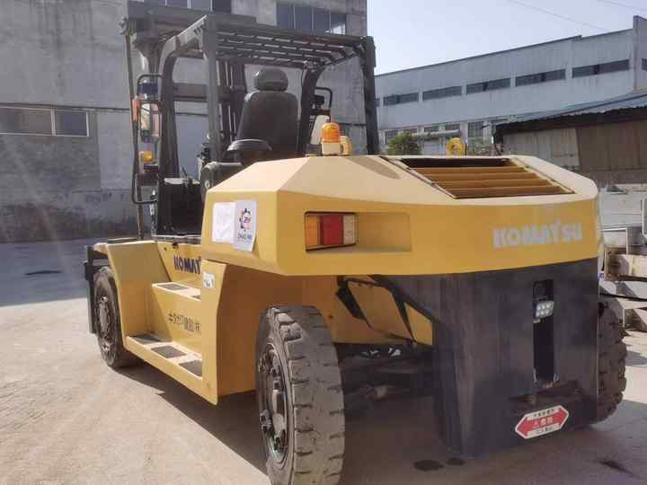 Used Original Japan Brand komatsu 15tons Forklift for Sale Low Working Hours Strong Power - Carretilla elevadora: foto 2 Used Original Japan Brand komatsu 15tons Forklift for Sale Low Working Hours Strong Power - Carretilla elevadora: foto 2