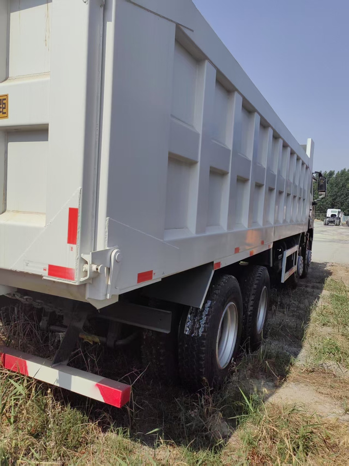 Howo HOWO 8X4 dump truck for sale - Camión volquete: foto 2 Howo HOWO 8X4 dump truck for sale - Camión volquete: foto 2