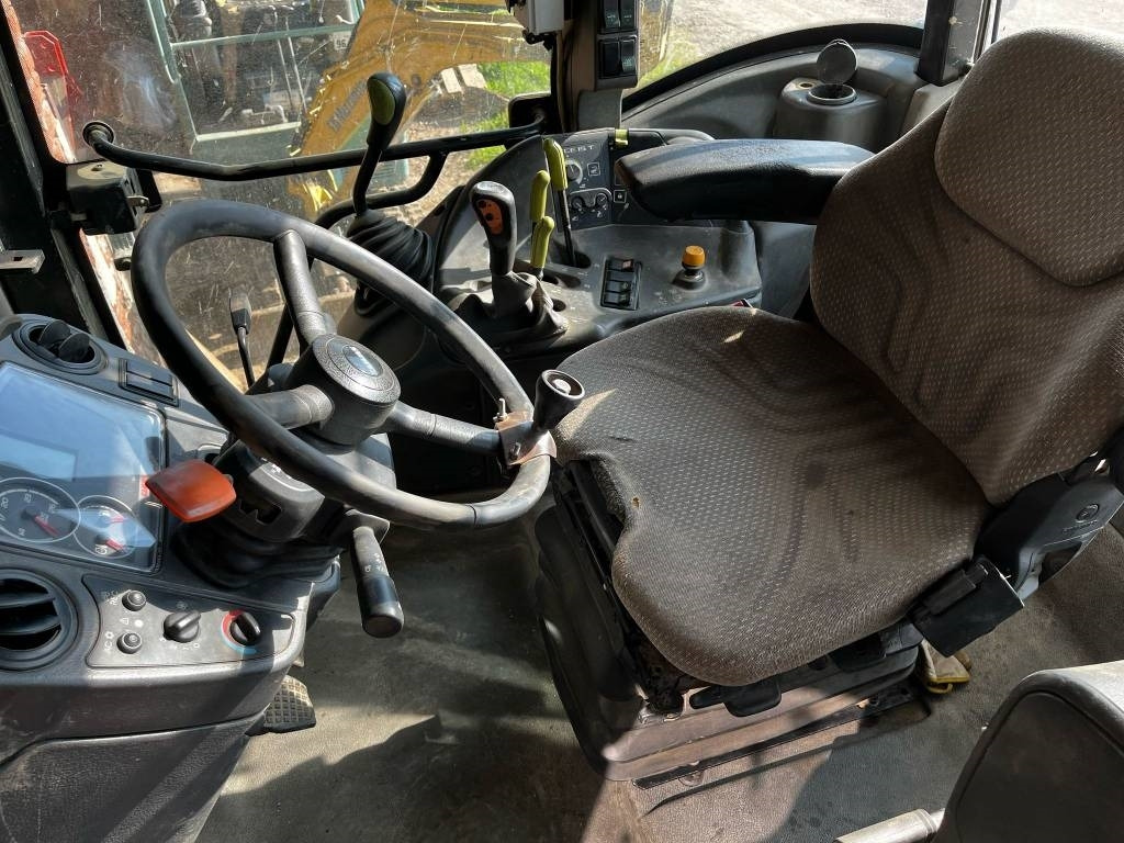 Claas Arion 420 - Tractor: foto 5 Claas Arion 420 - Tractor: foto 5
