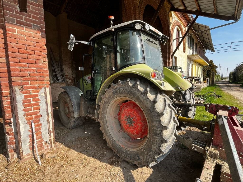 Claas Arion 420 - Tractor: foto 2 Claas Arion 420 - Tractor: foto 2