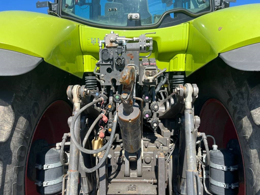 Tractor Claas Axion 830 Cmatic: foto 8