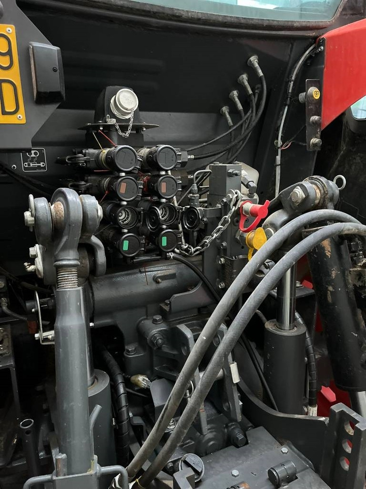 Kubota M 6-141  - Tractor: foto 3 Kubota M 6-141  - Tractor: foto 3