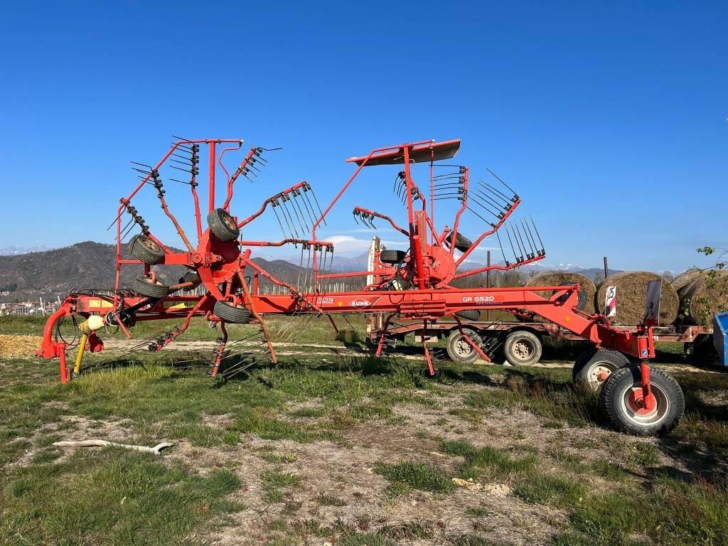 Kuhn 6520 - Encintadora de pacas: foto 1 Kuhn 6520 - Encintadora de pacas: foto 1
