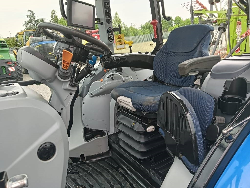 Tractor New Holland T 5.120: foto 10