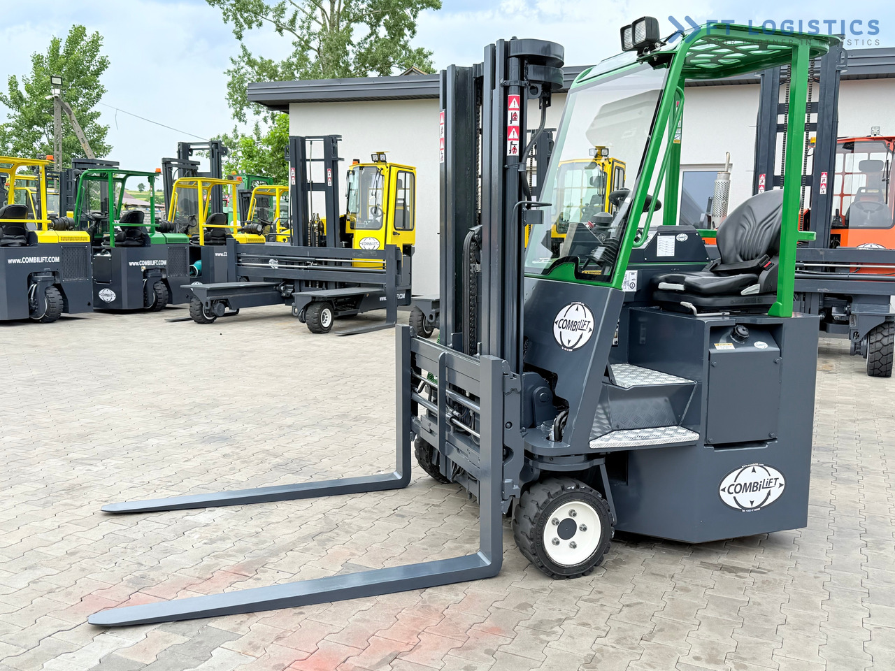 COMBILIFT CB3000 / DIESEL / TRIPLEX 4900MM / FREE LIFT / SIDESHIFT / FORK POSITIONER / 1500MM FORKS / LIKE NEW - Carretilla de 4 vías: foto 2 COMBILIFT CB3000 / DIESEL / TRIPLEX 4900MM / FREE LIFT / SIDESHIFT / FORK POSITIONER / 1500MM FORKS / LIKE NEW - Carretilla de 4 vías: foto 2