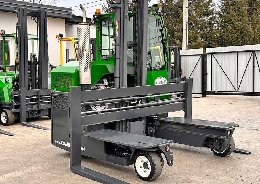 Combilift C3000 / 4100 MM / 3 TONS / PLATFORM / 1939 MTH / LPG / LIKE NEW - Carretilla de 4 vías: foto 5 Combilift C3000 / 4100 MM / 3 TONS / PLATFORM / 1939 MTH / LPG / LIKE NEW - Carretilla de 4 vías: foto 5