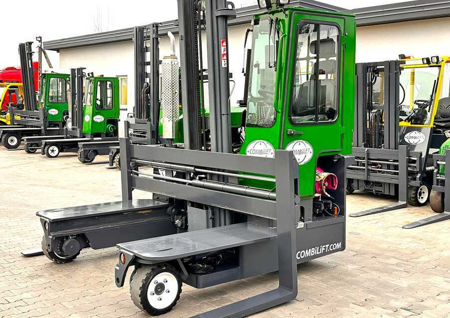 Combilift C3000 / 4100 MM / 3 TONS / PLATFORM / 1939 MTH / LPG / LIKE NEW - Carretilla de 4 vías: foto 1 Combilift C3000 / 4100 MM / 3 TONS / PLATFORM / 1939 MTH / LPG / LIKE NEW - Carretilla de 4 vías: foto 1