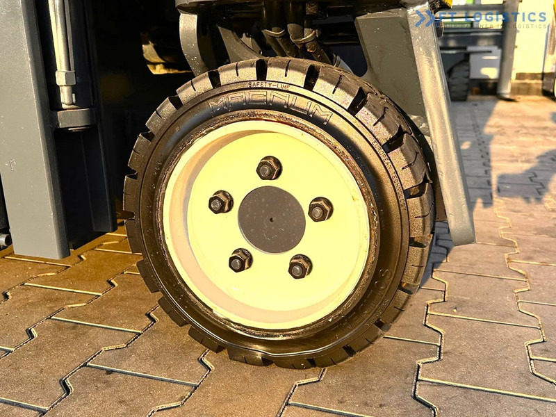 Carretilla de 4 vías Combilift C3000CB / LPG / TRIPLEX - 4900MM / LPG / FREE LIFT / FORK POSITIONER C3000CB / LPG / TRIPLEX - 4900MM / LPG / FREE LIFT / FORK P: foto 14 Carretilla de 4 vías Combilift C3000CB / LPG / TRIPLEX - 4900MM / LPG / FREE LIFT / FORK POSITIONER C3000CB / LPG / TRIPLEX - 4900MM / LPG / FREE LIFT / FORK P: foto 14