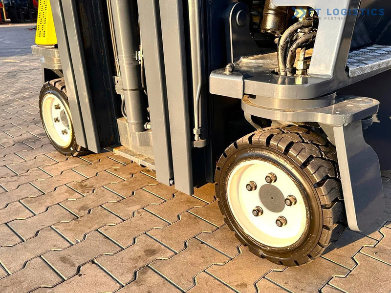 Carretilla de 4 vías Combilift C3000CB / LPG / TRIPLEX - 4900MM / LPG / FREE LIFT / FORK POSITIONER C3000CB / LPG / TRIPLEX - 4900MM / LPG / FREE LIFT / FORK P: foto 13 Carretilla de 4 vías Combilift C3000CB / LPG / TRIPLEX - 4900MM / LPG / FREE LIFT / FORK POSITIONER C3000CB / LPG / TRIPLEX - 4900MM / LPG / FREE LIFT / FORK P: foto 13