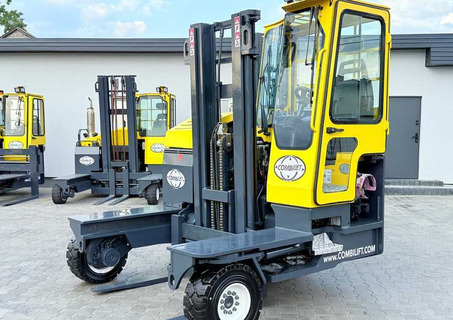 Combilift C3000XL / DUPLEX - 3200MM / FREE LIFT / XL CABIN / SIDESHIFT / ONLY 3087 HOURS / LIKE NEW - Carretilla de 4 vías: foto 1 Combilift C3000XL / DUPLEX - 3200MM / FREE LIFT / XL CABIN / SIDESHIFT / ONLY 3087 HOURS / LIKE NEW - Carretilla de 4 vías: foto 1