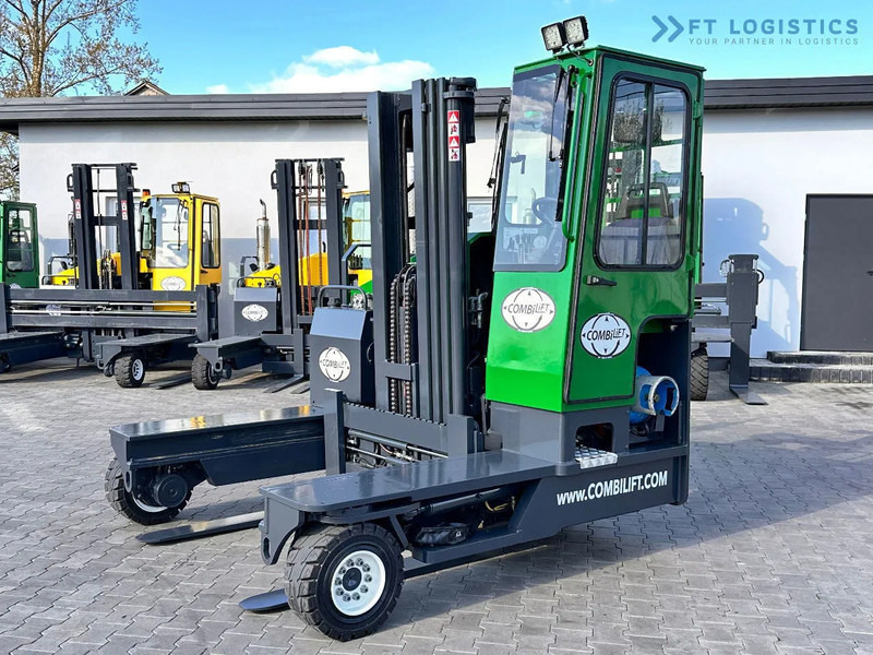 Carretilla de 4 vías Combilift C4000 / TRIPLEX / 4900MM / LPG / FREE LIFT / FORK SHIFT / LIKE NEW C4000 / TRIPLEX / 4900MM / LPG / FREE LIFT / FORK SHIFT / LIK: foto 1