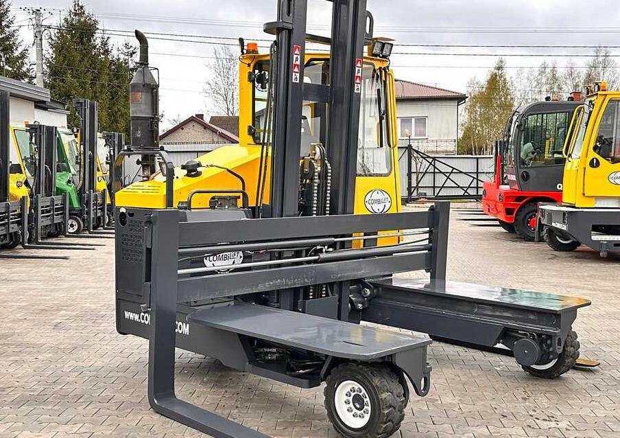 Combilift C4500 / DUPLEX / 4050MM / DIESEL / WIDE POSITIONER / FREE LIFT / SIDESHIFT / LIKE NEW - Carretilla de 4 vías: foto 5 Combilift C4500 / DUPLEX / 4050MM / DIESEL / WIDE POSITIONER / FREE LIFT / SIDESHIFT / LIKE NEW - Carretilla de 4 vías: foto 5