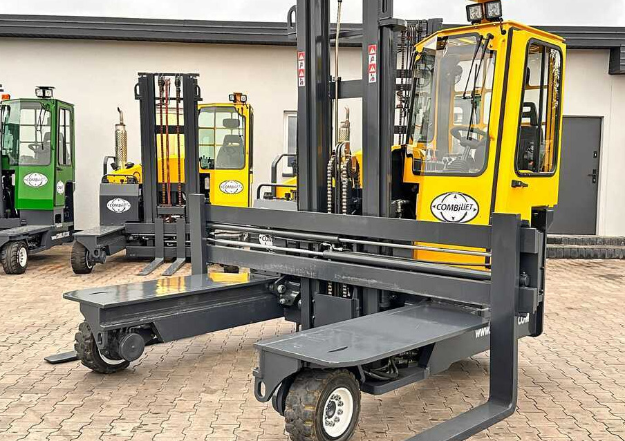 Combilift C4500 / DUPLEX / 4050MM / DIESEL / WIDE POSITIONER / FREE LIFT / SIDESHIFT / LIKE NEW - Carretilla de 4 vías: foto 2 Combilift C4500 / DUPLEX / 4050MM / DIESEL / WIDE POSITIONER / FREE LIFT / SIDESHIFT / LIKE NEW - Carretilla de 4 vías: foto 2