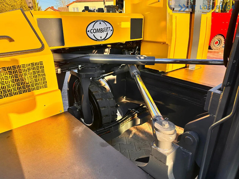 Carretilla de 4 vías Combilift C5000SL / 5T / DUPLEX – 4000 MM / FREE LIFT / LPG / LIKE NEW!!! C5000SL / 5T / DUPLEX – 4000 MM / FREE LIFT / LPG / LIKE NEW!!!: foto 19 Carretilla de 4 vías Combilift C5000SL / 5T / DUPLEX – 4000 MM / FREE LIFT / LPG / LIKE NEW!!! C5000SL / 5T / DUPLEX – 4000 MM / FREE LIFT / LPG / LIKE NEW!!!: foto 19