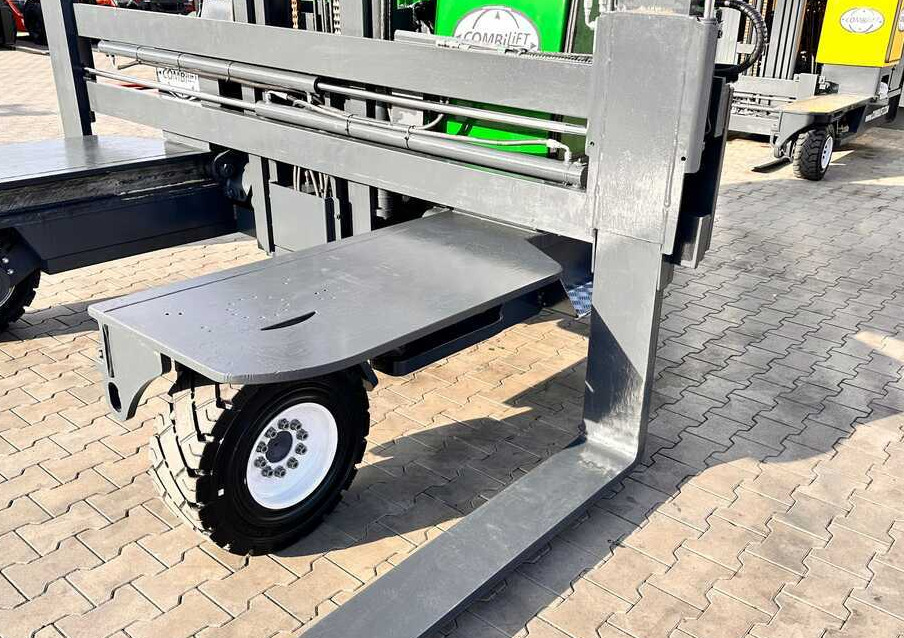 Combilift C5000XL / LPG / AIR CONDITIONING / WIDE POSITIONER / DUPLEX MAST / ADJUSTABLE FORKS / NEW TIRES / EXCELLENT CONDITION! - Carretilla de 4 vías: foto 5 Combilift C5000XL / LPG / AIR CONDITIONING / WIDE POSITIONER / DUPLEX MAST / ADJUSTABLE FORKS / NEW TIRES / EXCELLENT CONDITION! - Carretilla de 4 vías: foto 5