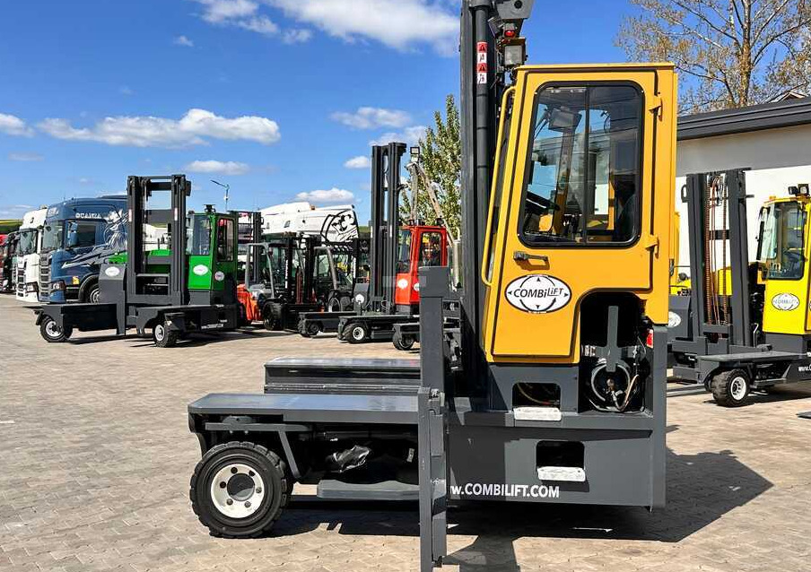 Combilift C9000 / GAS / DUPLEX / 4700MM / FREE LIFT / POSITIONER / FORK SIDE SHIFT / EXCELLENT CONDITION - Carretilla de 4 vías: foto 4 Combilift C9000 / GAS / DUPLEX / 4700MM / FREE LIFT / POSITIONER / FORK SIDE SHIFT / EXCELLENT CONDITION - Carretilla de 4 vías: foto 4