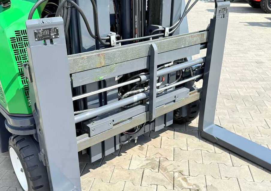 Combilift CB2500 / DIESEL / EXTENDABLE FORKS / TRIPLEX / 5500MM / FREE LIFT / SIDE SHIFT / FORK POSITIONER / LIKE NEW - Carretilla de 4 vías: foto 4 Combilift CB2500 / DIESEL / EXTENDABLE FORKS / TRIPLEX / 5500MM / FREE LIFT / SIDE SHIFT / FORK POSITIONER / LIKE NEW - Carretilla de 4 vías: foto 4